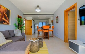 TV - 7 Minutes from the Beach, Pool and Gym Punta Cana (Punta Cana)