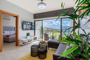 TV - 7 Minutes from the Beach, Pool and Gym Punta Cana (Punta Cana)