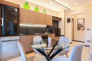 Superior Apartment, Balcony, City View | Private kitchen