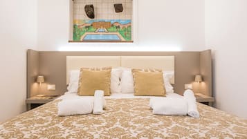 Quarto casal superior | Escrivaninha, quartos à prova de som, ferros/tábuas de passar roupa