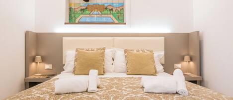 Bureau, chambres insonorisées, fer et planche à repasser, Wi-Fi gratuit