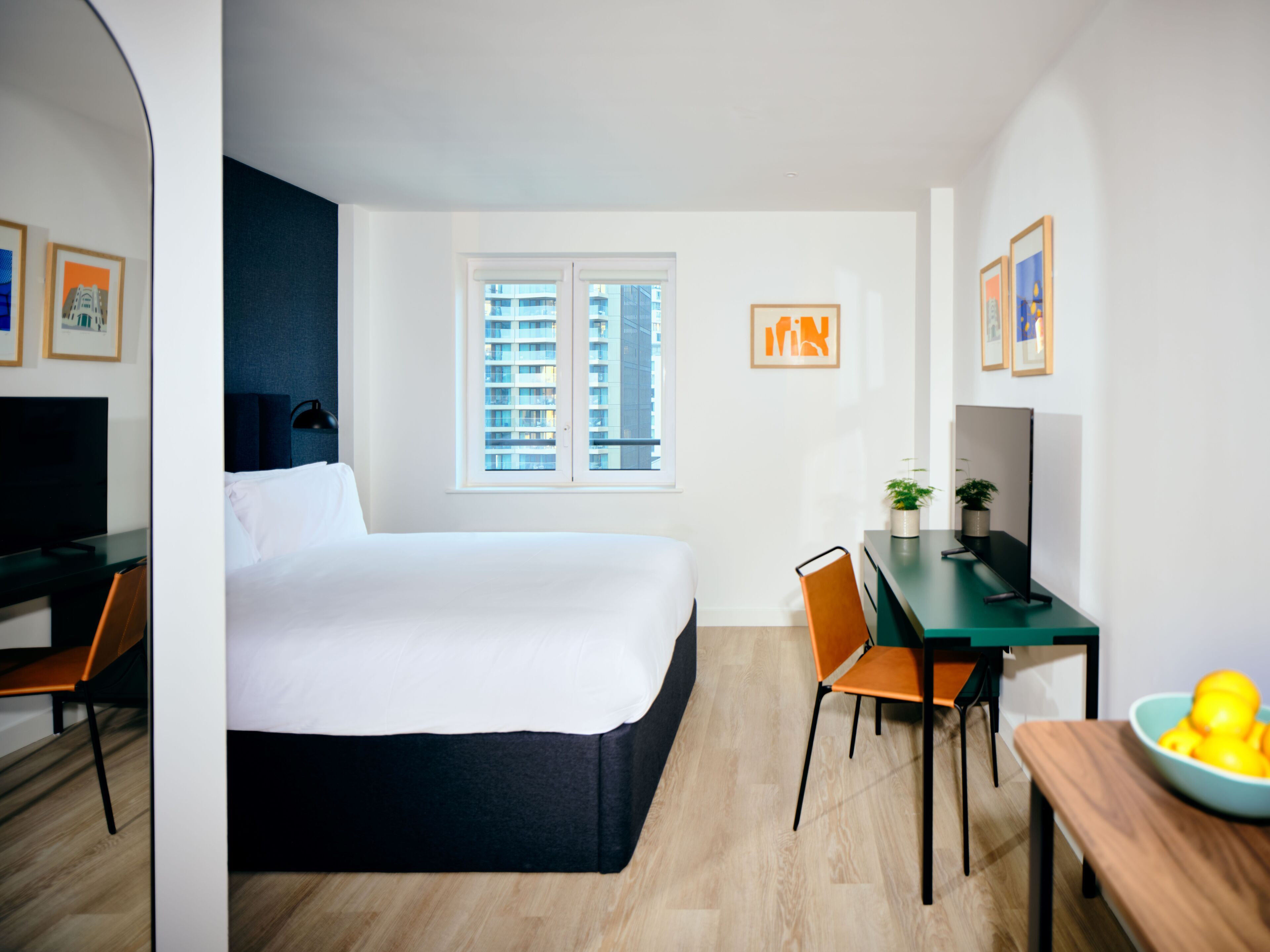 Cosy Studio | Desk, laptop workspace, soundproofing, iron/ironing board