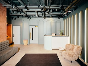 Reception - Vertus Edit Canary Wharf (London)