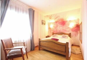 3 bedrooms, travel crib, free WiFi, bed sheets