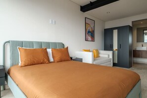 1 soverom, skrivebord, strykejern/-brett og wi-fi (inkludert)