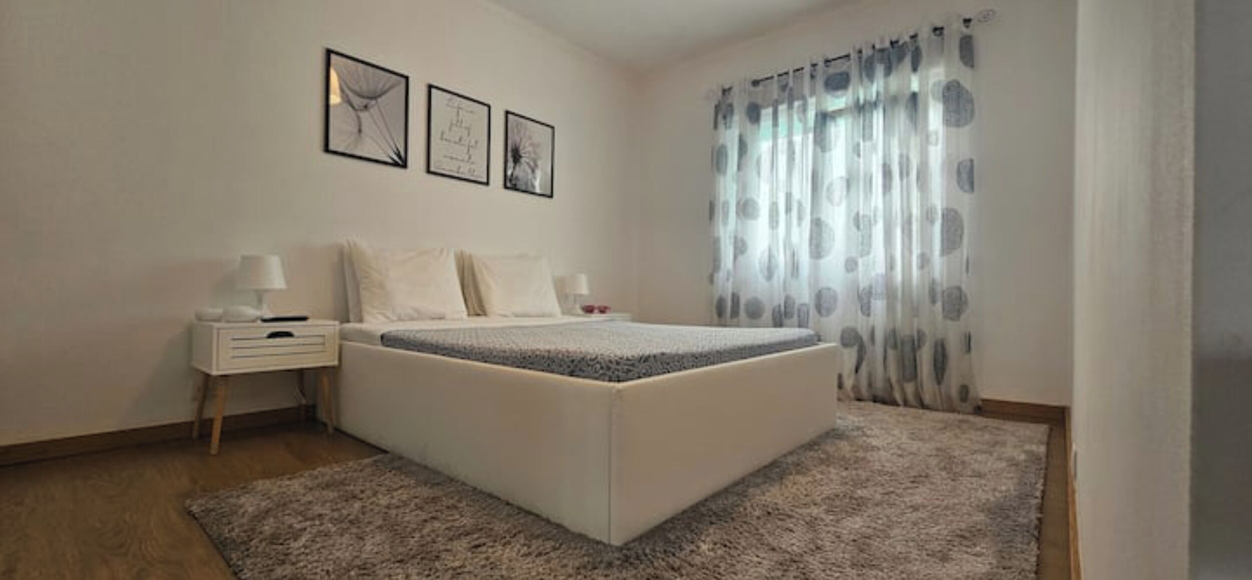 2 室のベッドルーム、アイロン / アイロン台、WiFi、ベッドシーツ