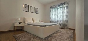 2 habitaciones, tabla de planchar con plancha, wifi y ropa de cama