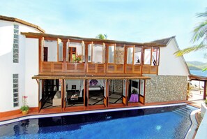 Pool - Mount Hartman Bay Estate-Beach House:Luxury 4 bedrooms with private beach & dock (Lance aux Epines)