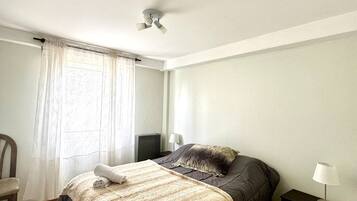 1 habitación, wifi y ropa de cama