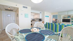 Dining - Sunbird Resort - 10th Floor -  3 Pools, Oceanfront - by Sunbird Rentals (Panama City Beach)