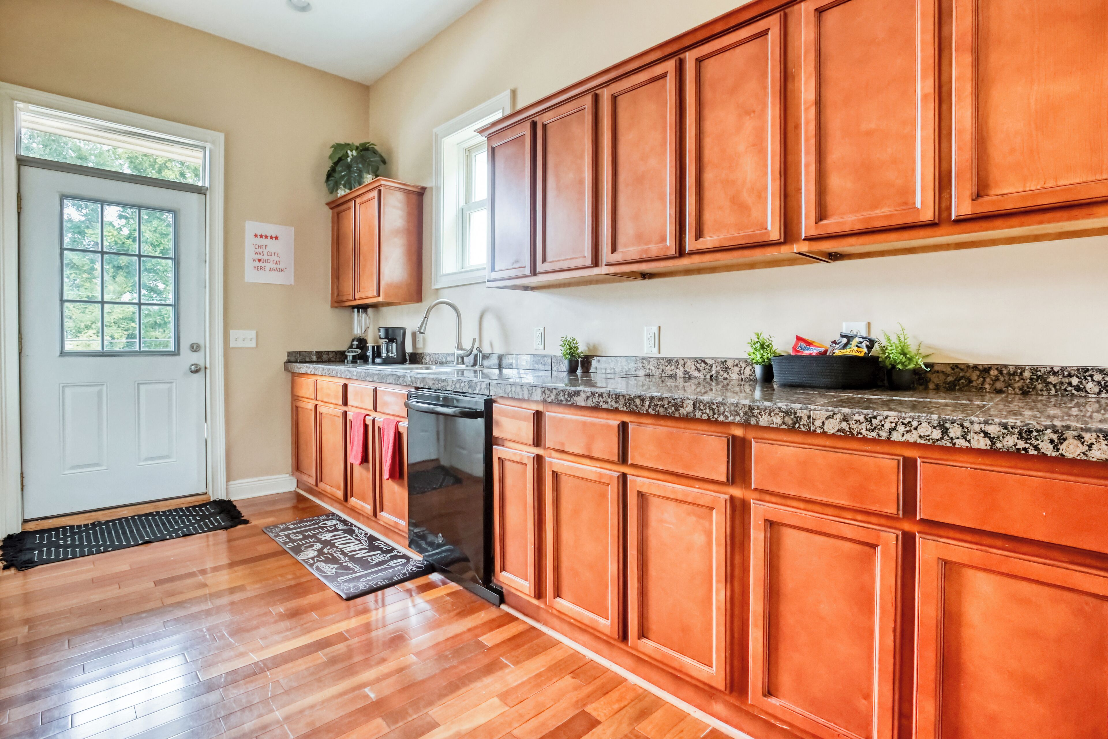 冰箱、微波炉、烤箱、炉灶