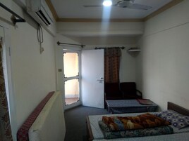 Deluxe Double Room, River View | Soundproofing, iron/ironing board, free WiFi