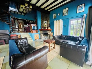 Lobby sitting area - Stumpfields (Ootacamund)