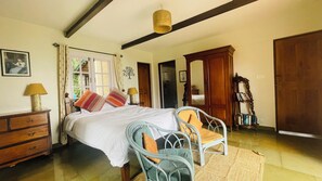 Habitación Deluxe doble | Edredones de plumas, decoración individual, mobiliario individual