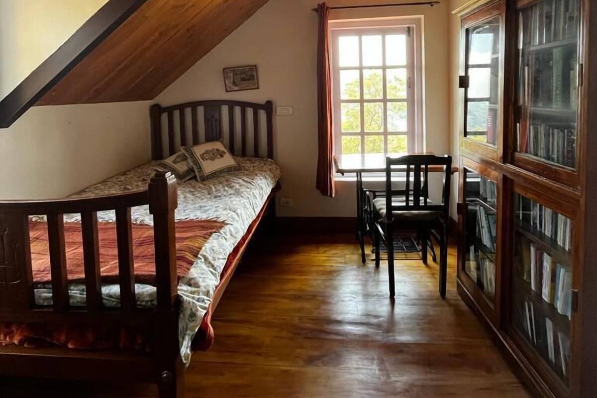 Standard Single Room | 2 bedrooms, down comforters, individually decorated
