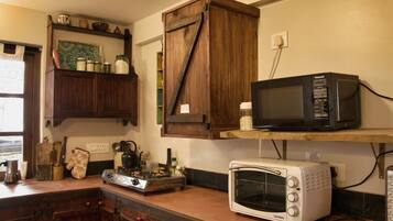 Exclusive Apartment, Balcony, Mountain View | Private kitchen