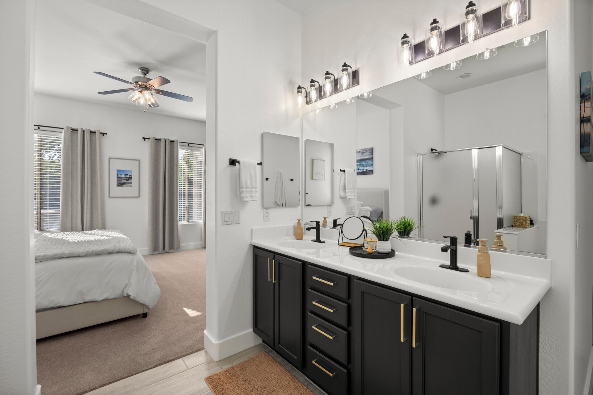 5 bedrooms, desk, iron/ironing board, free WiFi