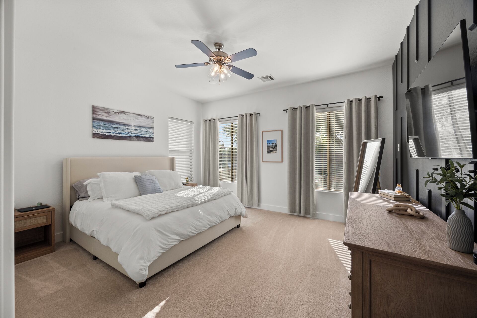 5 bedrooms, desk, iron/ironing board, travel crib