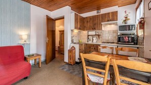 Unclassified image, 2 of 19, button - Wifi, 100m from ski slopes, 1st floor, balcony, parking, ski locker, 32m², Les Gets (Les Gets)