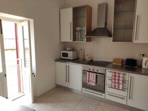Private kitchen - Spacious flat with private terrace in Birgu 1min away from the boats to Valleta (Birgu)