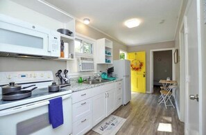 Micro-ondes, four, plaque de cuisson