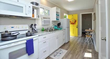 Cozy 1-bedroom condo in Burlington, pet friendly