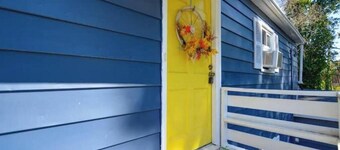 Cozy 1-bedroom condo in Burlington, pet friendly 