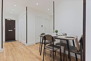 Apartment | Dining
