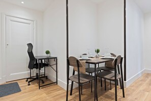 Apartment | Dining