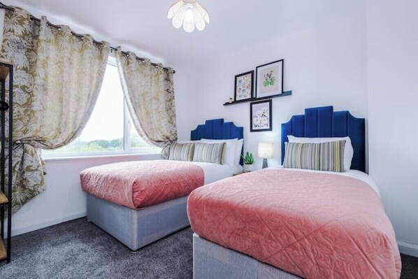 3 bedrooms, WiFi - Lincroft House by Patternbricks (Coventry)