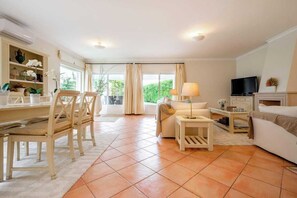 Smart TV - VILLA 67 - ALGARVE -PORTUGAL ( near the beach and nature ) (Altura)