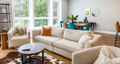 The Suite Spot • Eclectic • Modern • Central • Sleeps 6