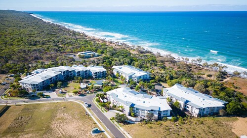 Pavillions 400 beachfront premium 3 bedroom fully air-conditioned apartment in the Pavil