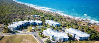 Pavillions 400 beachfront premium 3 bedroom fully air-conditioned apartment in the Pavil