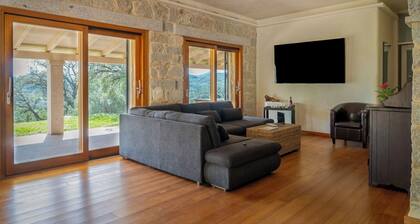 Villa SâOlioni â€ïž: Jacuzzi, Panoramic Terrace & the Sea Just 10 Minutes Away