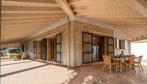 Outdoor dining - Jacuzzi | Nature | Parking Places | 10 min from the Sea (Loceri)