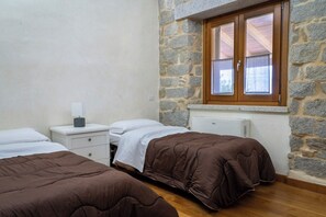 5 soverom, safe på rommet, wi-fi (inkludert) og sengetøy