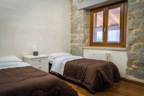 5 makuuhuonetta, tallelokero huoneessa, ilmainen Wi-Fi, vuodevaatteet