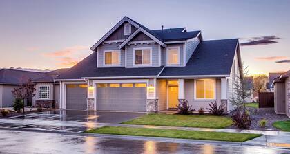 Terrific 4-bedroom house in Delhi with WiFi