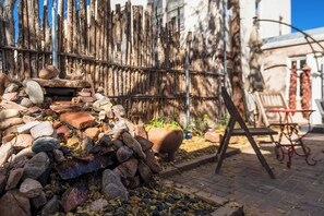 Property grounds - Steps to the Historic Santa Fe Plaza (Santa Fe)