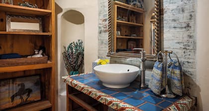 Steps to the Historic Santa Fe Plaza