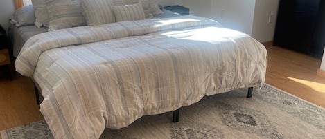 1 dormitori i roba de llit