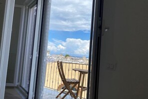 Interior - The Fortress - Yellow Apartment (Forio)