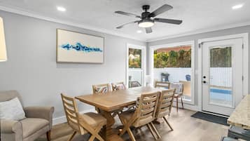 House, Pool View | In-room dining