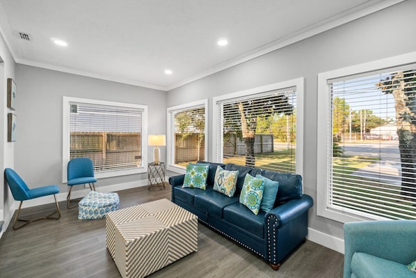 House, Pool View | Living area | 55-inch Smart TV with digital channels, Netflix, Hulu