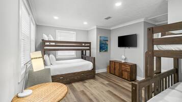 House, Pool View | 3 bedrooms, laptop workspace, iron/ironing board, free WiFi