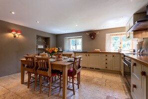 Fridge, microwave, oven, stovetop - Butterfly Cottage - Luxury Cottages (Minehead)
