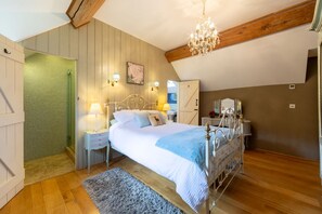 3 bedrooms, iron/ironing board, WiFi - Butterfly Cottage - Luxury Cottages (Minehead)
