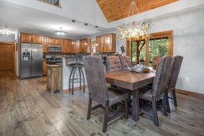 Dining - Bolton Bear House|Dock Slip|Hot Tub|12 Beds|Pet Friendly| (Bolton Landing)