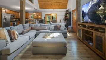 Smart TV, chimenea, videojuegos y libros